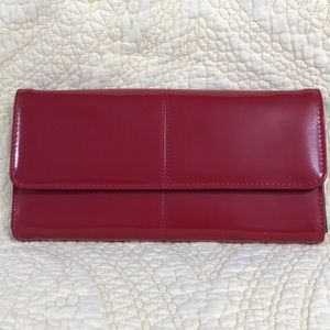 Red clutch (jewell/thirty-one gifts)